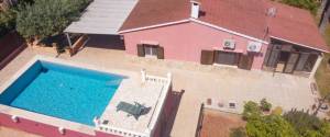 COUNTRY HOUSE WITH POOL AND LARGE GARDEN