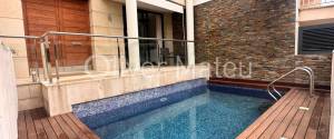 GRAN CHALET ADOSADO DE 4 DORMITORIOS CON PISCINA Y GARAJE