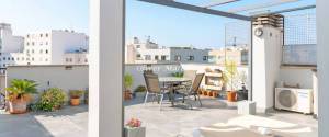 CENTRALLY LOCATED PENTHOUSE APARTMENT WITH LARGE ROOF TERRACE