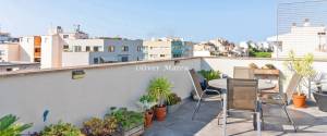 CENTRALLY LOCATED PENTHOUSE APARTMENT WITH LARGE ROOF TERRACE