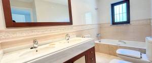 HOUSE WITH HORSE STABLES ON A 15,000m² PLOT IN CA'N PICAFORT
