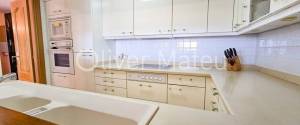 LARGE FOUR-BEDROOM APARTMENT WITH SEA VIEWS ON THE WATERFRONT