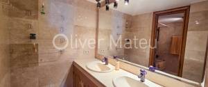 LARGE FOUR-BEDROOM APARTMENT WITH SEA VIEWS ON THE WATERFRONT