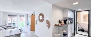 SEMINUEVO PISO EN URBANIZACIÓN PRIVADA CON PISCINA Y PLAZA DE PARKING