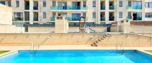 SEMINUEVO PISO EN URBANIZACIÓN PRIVADA CON PISCINA Y PLAZA DE PARKING