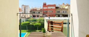 SEMINUEVO PISO EN URBANIZACIÓN PRIVADA CON PISCINA Y PLAZA DE PARKING