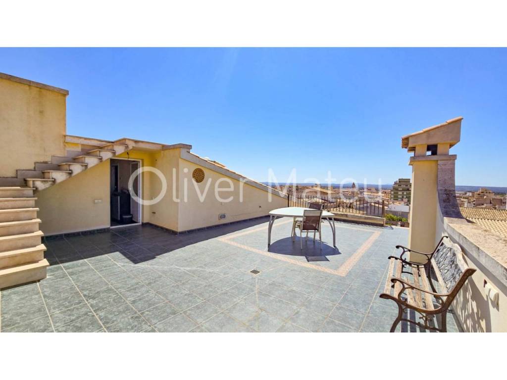 CHALET UNIFAMILIAR CON PISCINA-JACUZZI CUBIERTA Y GARAJE