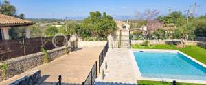 VILLA WITH GARAGE, POOL, AND GARDEN IN SINEU