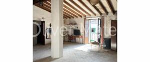 SE VENDE CASA MALLORQUINA CON PROYECTO   A REFORMAR CON GARAJE  EN COSTITX