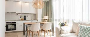 MODERN APARTMENT WITH SOLARIUM TERRACE AND PARKING IN SANTA CATALINA