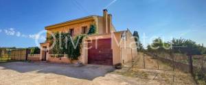 VILLAGE HOUSE WITH GARDEN, POOL AND GARAGE