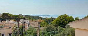 House in Genova with sea view, pool and spacious garage