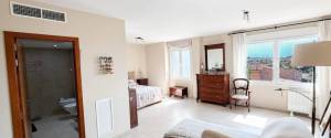 House in Genova with sea view, pool and spacious garage