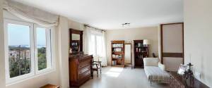 House in Genova with sea view, pool and spacious garage