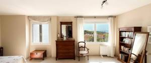 House in Genova with sea view, pool and spacious garage