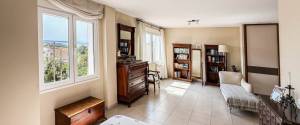 House in Genova with sea view, pool and spacious garage