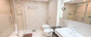 House in Genova with sea view, pool and spacious garage