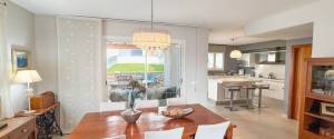 House in Genova with sea view, pool and spacious garage