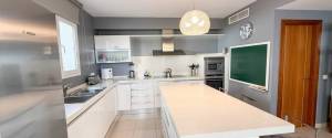 House in Genova with sea view, pool and spacious garage