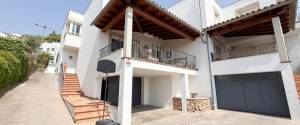 House in Genova with sea view, pool and spacious garage