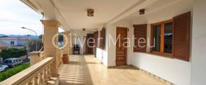 GERÄUMIGE WOHNUNG MIT GARAGE UND TERRASSE NUR WENIGE METER VOM MEER ENTFERNT