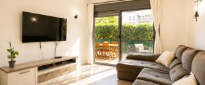 MODERNA PLANTA BAJA CON AMPLIAS TERRAZAS Y PISCINA COMUNITARIA