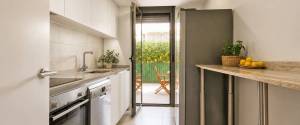 MODERNA PLANTA BAJA CON AMPLIAS TERRAZAS Y PISCINA COMUNITARIA