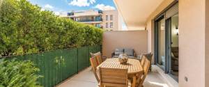 MODERNA PLANTA BAJA CON AMPLIAS TERRAZAS Y PISCINA COMUNITARIA