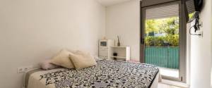 MODERNA PLANTA BAJA CON AMPLIAS TERRAZAS Y PISCINA COMUNITARIA
