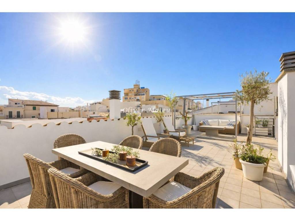 ÁTICO SEMINUEVO CON GRAN TERRAZA SOLEADA - INCLUYE PARKING Y TRASTERO