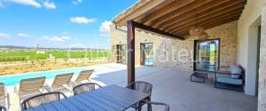 EINFAMILIENHAUS MIT POOL, GARTEN UND GARAGE