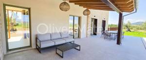 EINFAMILIENHAUS MIT POOL, GARTEN UND GARAGE