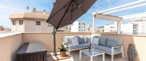 MODERNE WOHNUNG MIT SONNENTERRASSE UND PARKPLATZ IN SANTA CATALINA