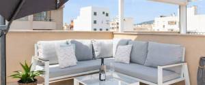 MODERNE WOHNUNG MIT SONNENTERRASSE UND PARKPLATZ IN SANTA CATALINA