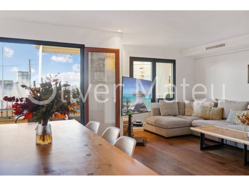APARTAMENTO CON VISTAS AL MAR, TERRAZA, PARKING Y PISCINA COMUNITARIA