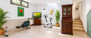 EXCLUSIVO CHALET ADOSADO CON PISCINA EN SON ESPANYOLET