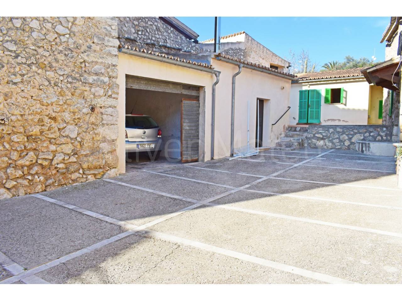 OPORTUNITY TYPICAL MAJORCAN HOUSE WITH PATIO/TERRACE AND GARAGE