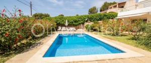 PLANTA BAJA JUNTO A LA PLAYA CON PISCINA COMUNITARIA Y JARDÍN PROPIO EN PORTO COLOM