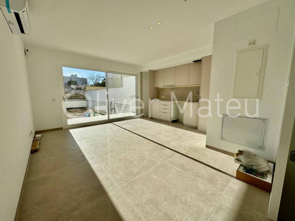 PLANTA BAJA CON TERRAZA Y JARDÍN A ESTRENAR
