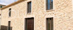 CASA MALLORQUINA TOTALMENTE REFORMADA CON GARAJE  Y PISCINA