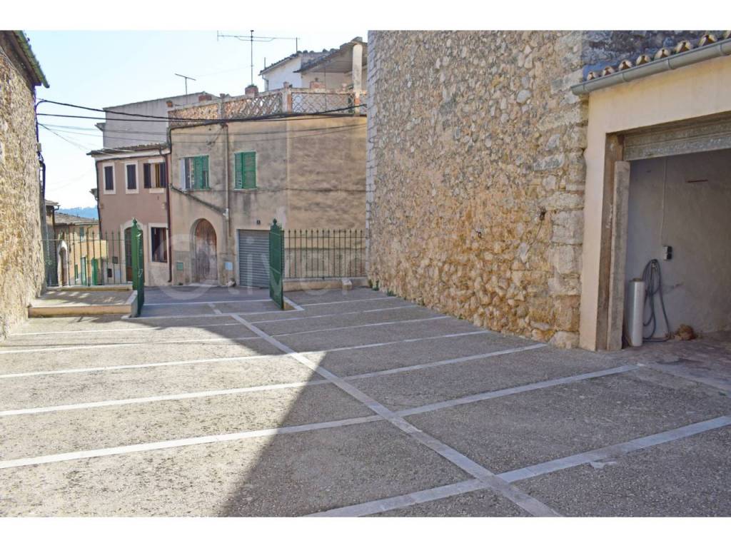 OPORTUNIDAD CASA MALLORQUINA EN SELVA CON PATIO-TERRAZA Y GARAJE PROPIO