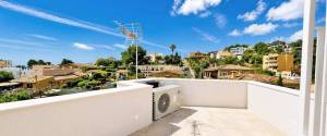 CHALET A ESTRENAR CON PISCINA Y VISTAS AL MAR EN GÉNOVA