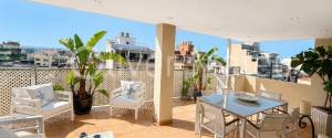 Ático con gran terraza y vistas despejadas en zona Aragón