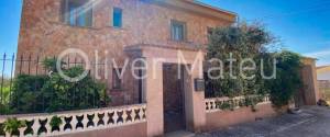 VILLAGE HOUSE WITH GARDEN, POOL AND GARAGE