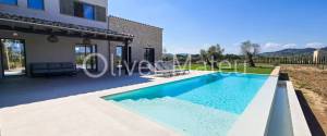 SINGLE-FAMILY HOUSE WITH POOL, GARDEN AND GARAGE