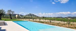 SINGLE-FAMILY HOUSE WITH POOL, GARDEN AND GARAGE
