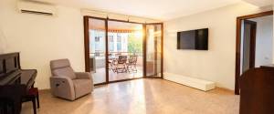 LARGE 4-BEDROOM APARTMENT WITH TERRACE IN PALMA CENTER