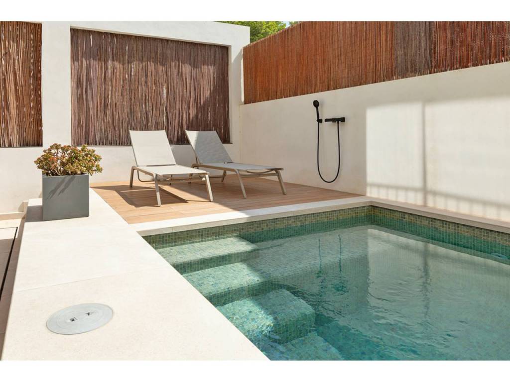SPACIOUS AND SOPHISTICATED GROUND FLOOR WITH PRIVATE TERRACE IN SON ARMADAMS