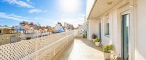 CENTRAL PENTHOUSE WITH LARGE TERRACES AND ICONIC VIEWS OF THE WINDMILLS