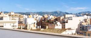 CENTRAL PENTHOUSE WITH LARGE TERRACES AND ICONIC VIEWS OF THE WINDMILLS
